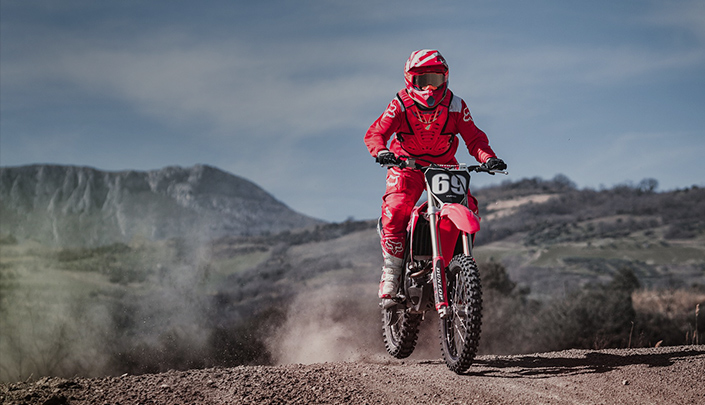 Xe m&aacute;y điện tốc độ cao